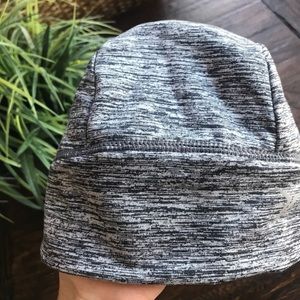 NWT Old Navy active go-dry grey beanie (women’s)